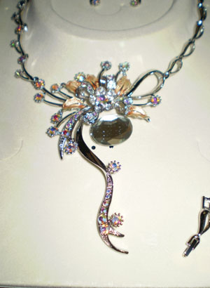 Necklace3b.jpg